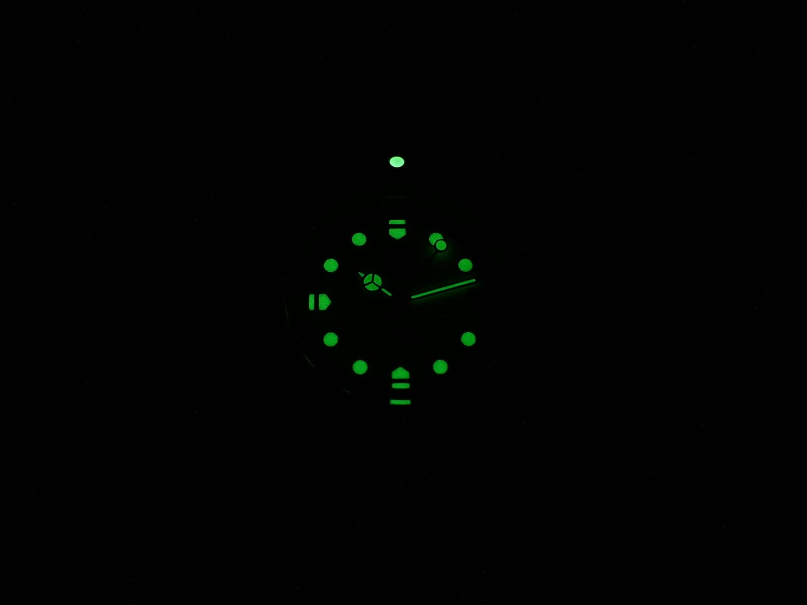 TAG Heuer Formula 1 385.513/1 night time luminosity