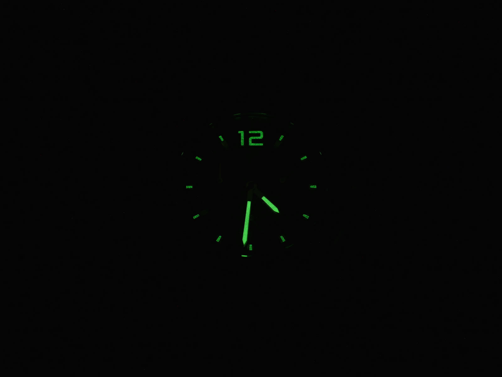 TAG Heuer Formula 1 CAU1112 night time luminosity