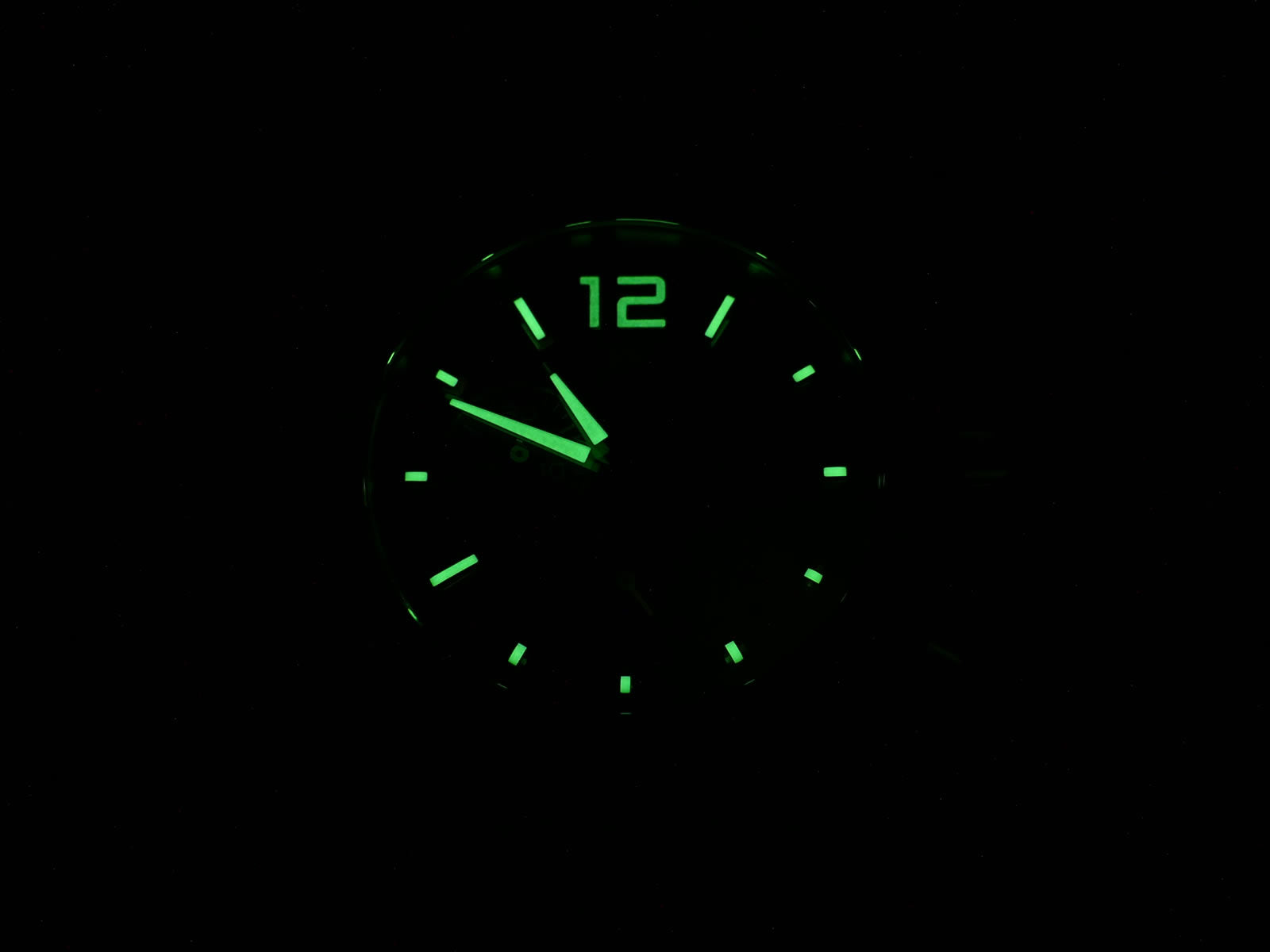 TAG Heuer Formula 1 McLaren CAZ1112 night time luminosity