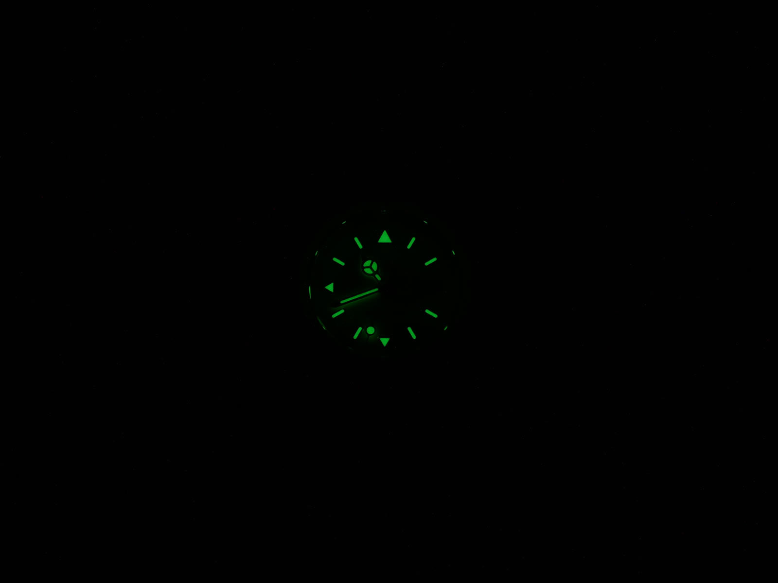 TAG Heuer 4000 Professional WF1420-0 night time luminosity