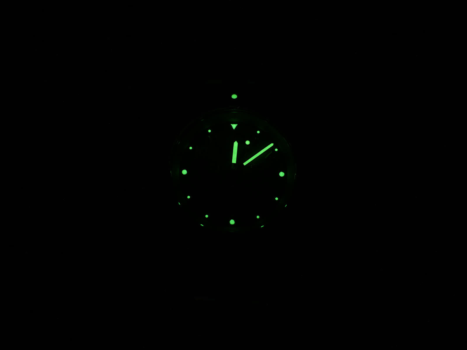 Breitling Super Avenger A13370 night time luminosity