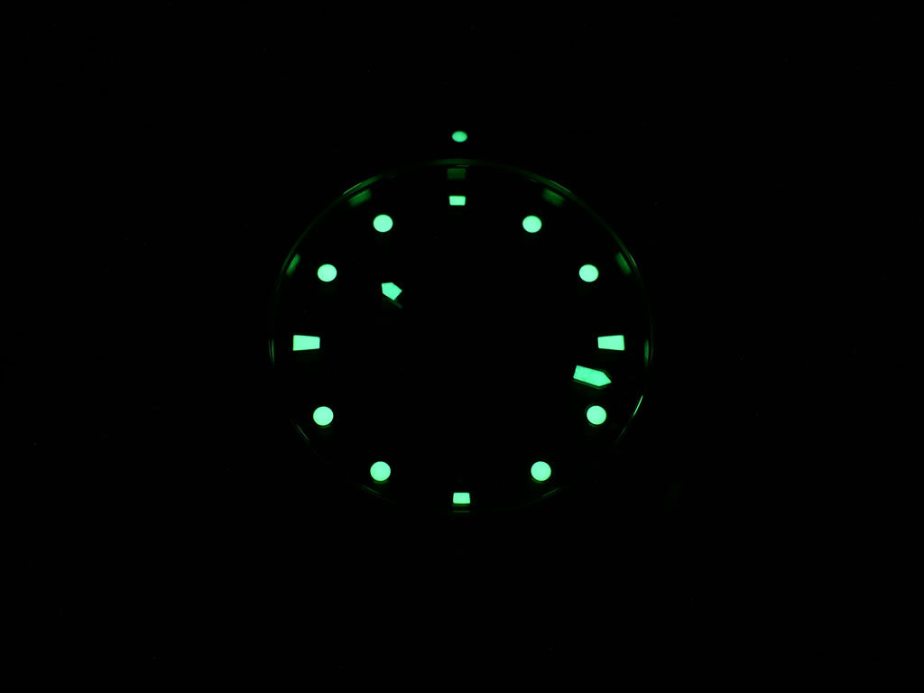 TAG Heuer Aquaracer CAN1010.BA0821 night time luminosity