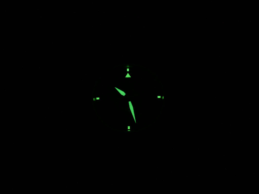 IWC Pilot's Mark XVIII IW327001 night time luminosity