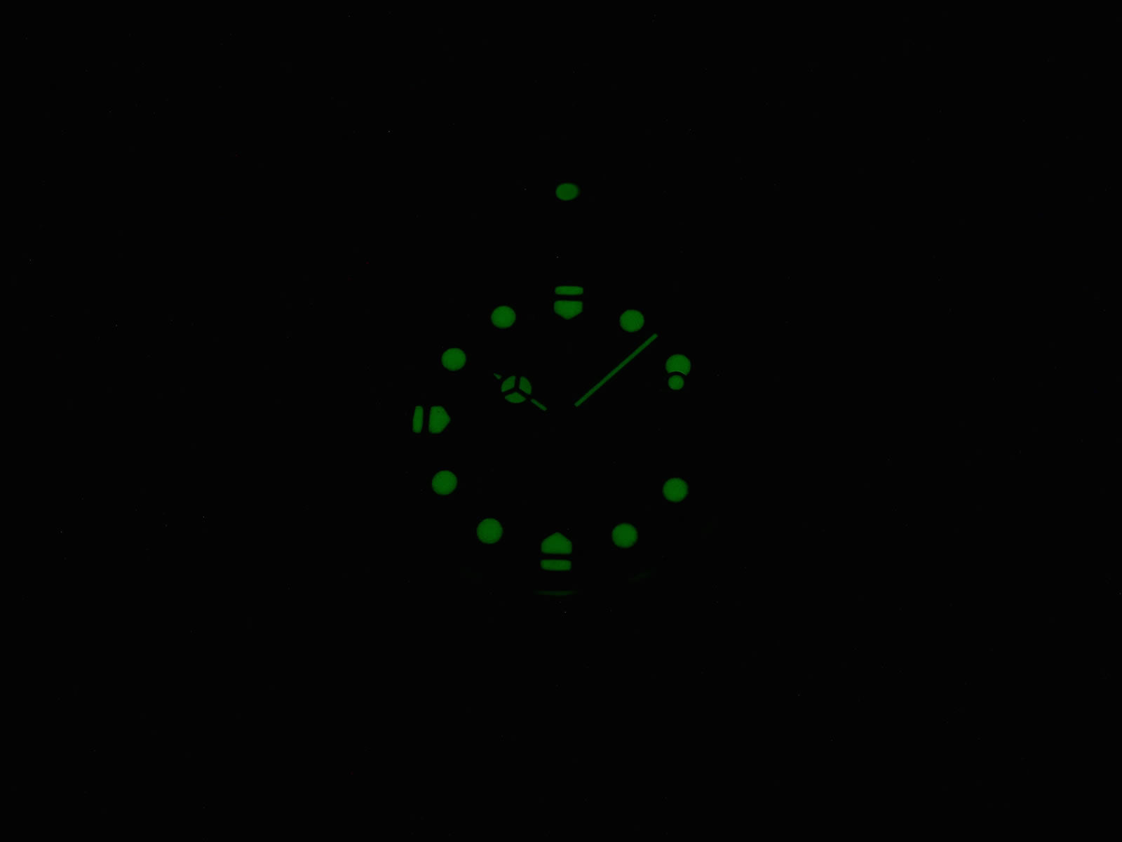 TAG Heuer Formula 1 375.513 night time luminosity