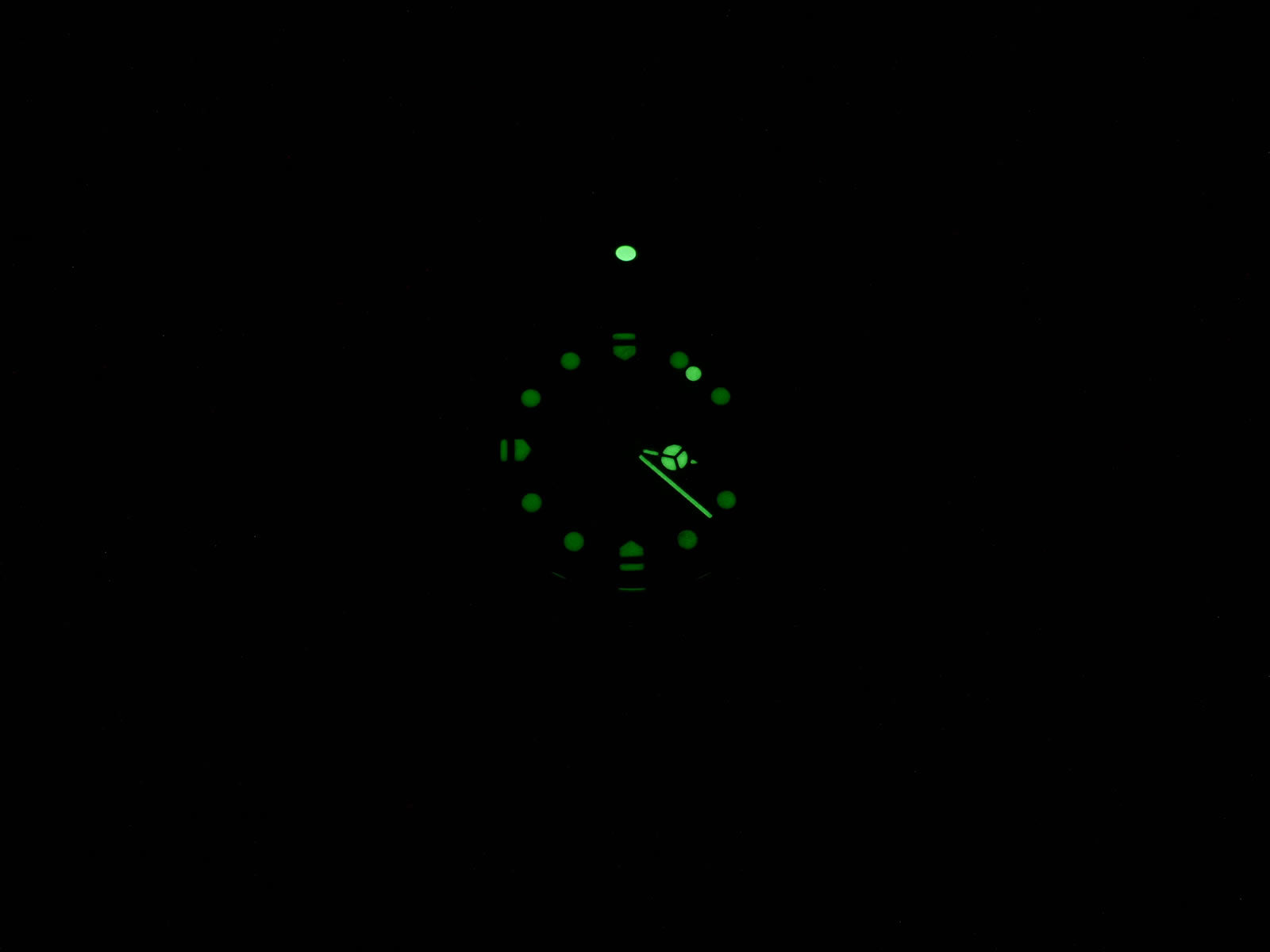 TAG Heuer Formula 1 375.513 night time luminosity