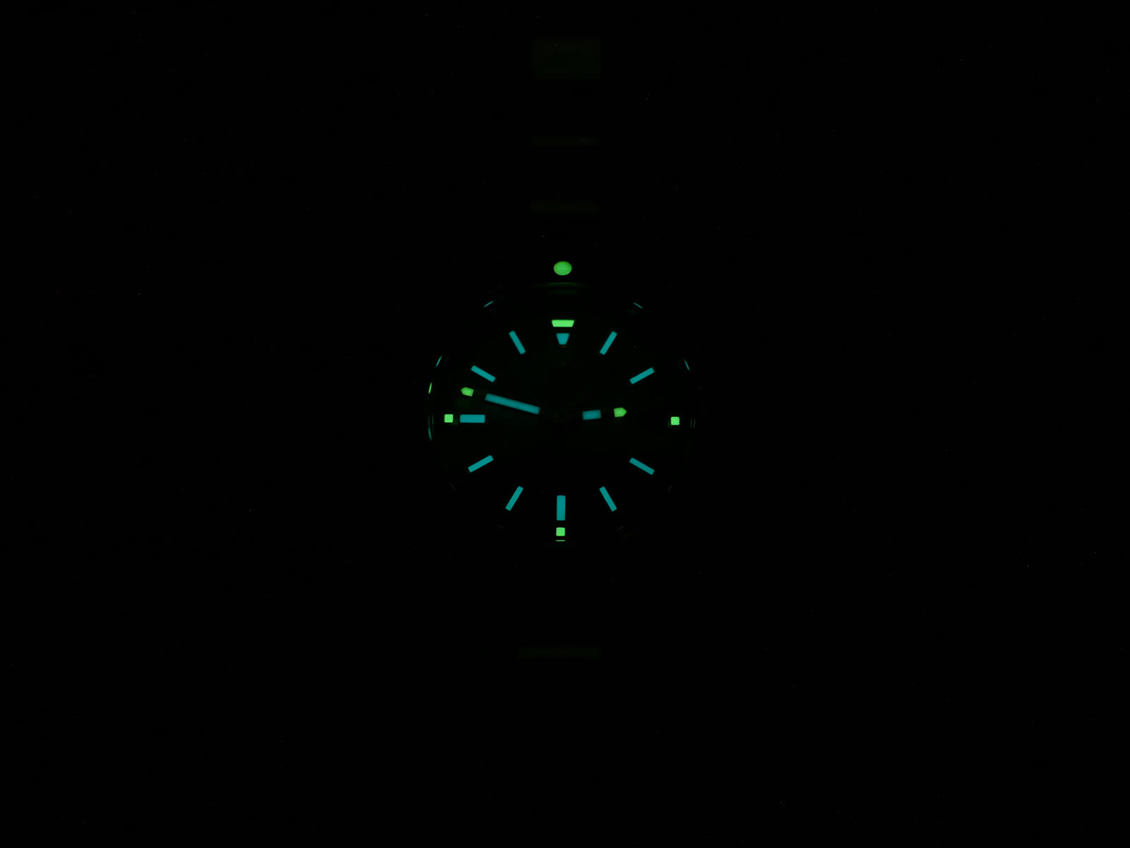 TAG Heuer Aquaracer night time luminosity WBD1420