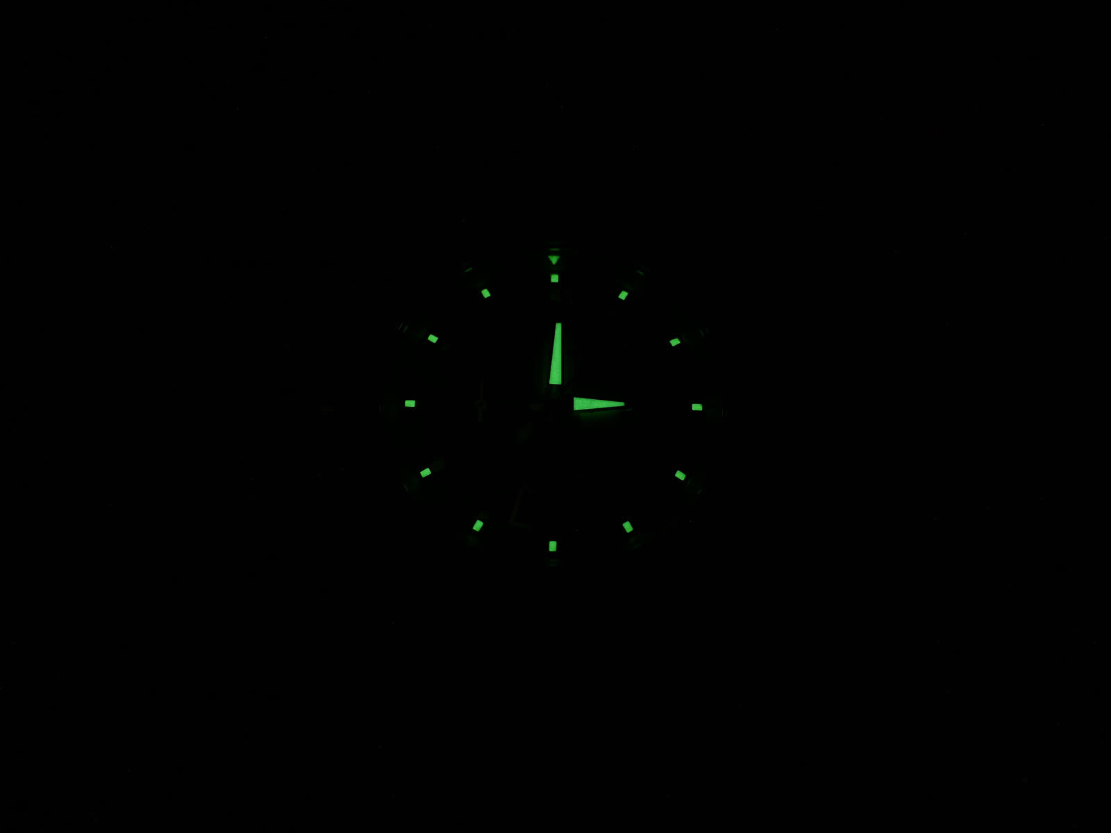 TAG Heuer SLR Calibre 17 CAG2011 night time luminosity