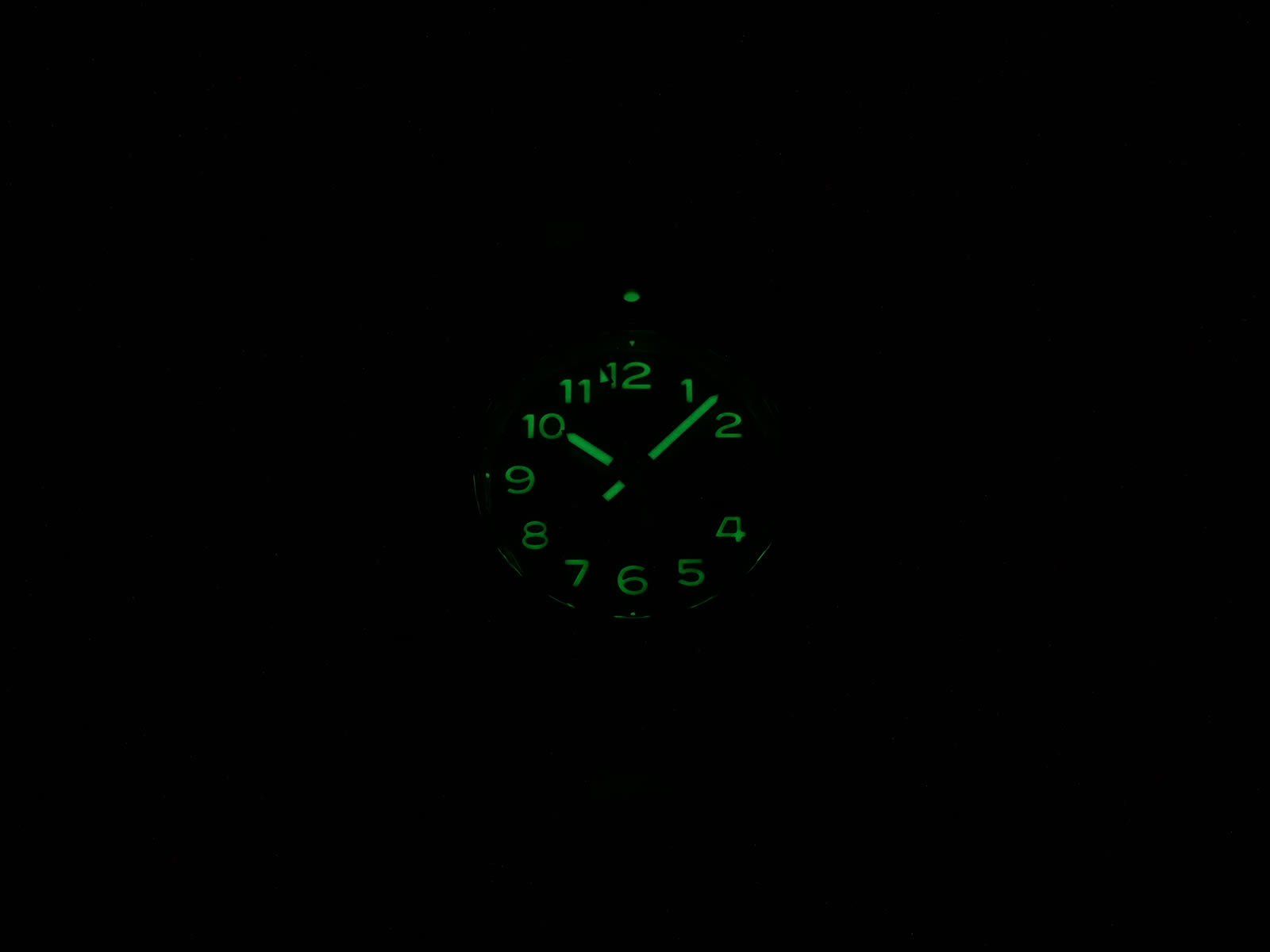 Breitling SuperOcean II night time luminosity A17312
