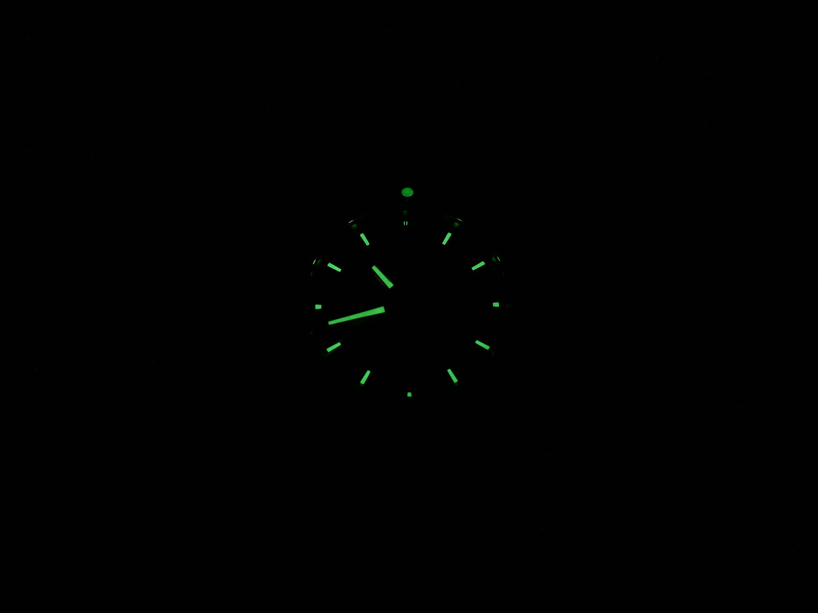 TAG Heuer Aquaracer CAP2113 night time luminosity