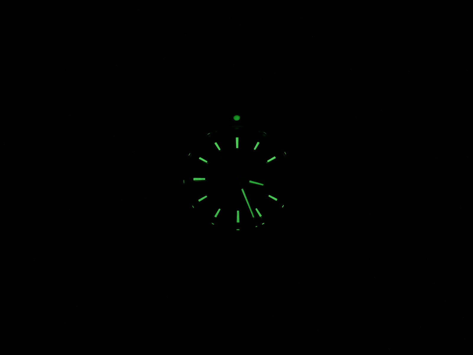 TAG Heuer Aquaracer WAP2010 night time luminosity
