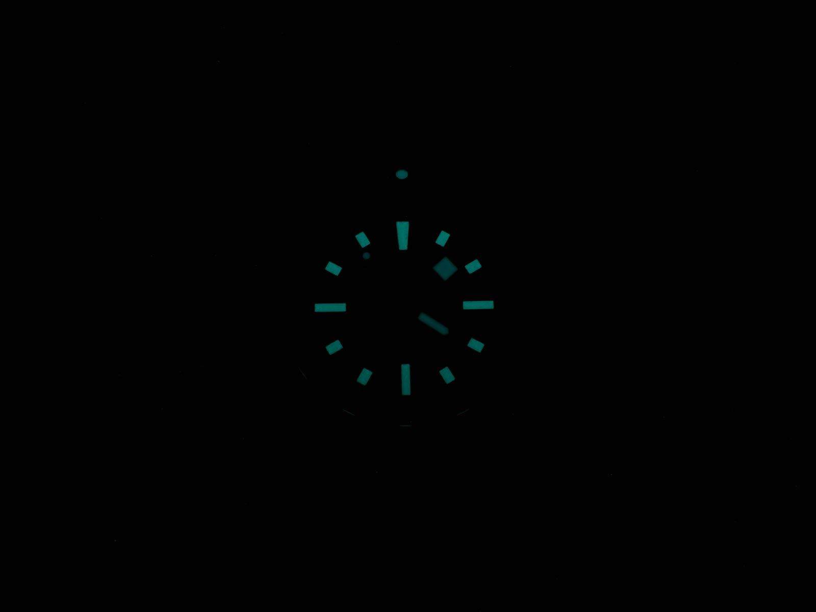 Breitling Superocean III 42 A17375 night time luminosity