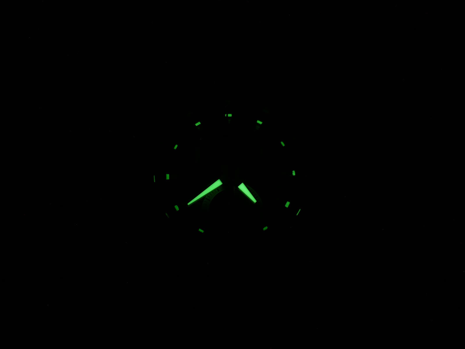 TAG Heuer Formula 1 Chronograph CAH1110 night time luminosity