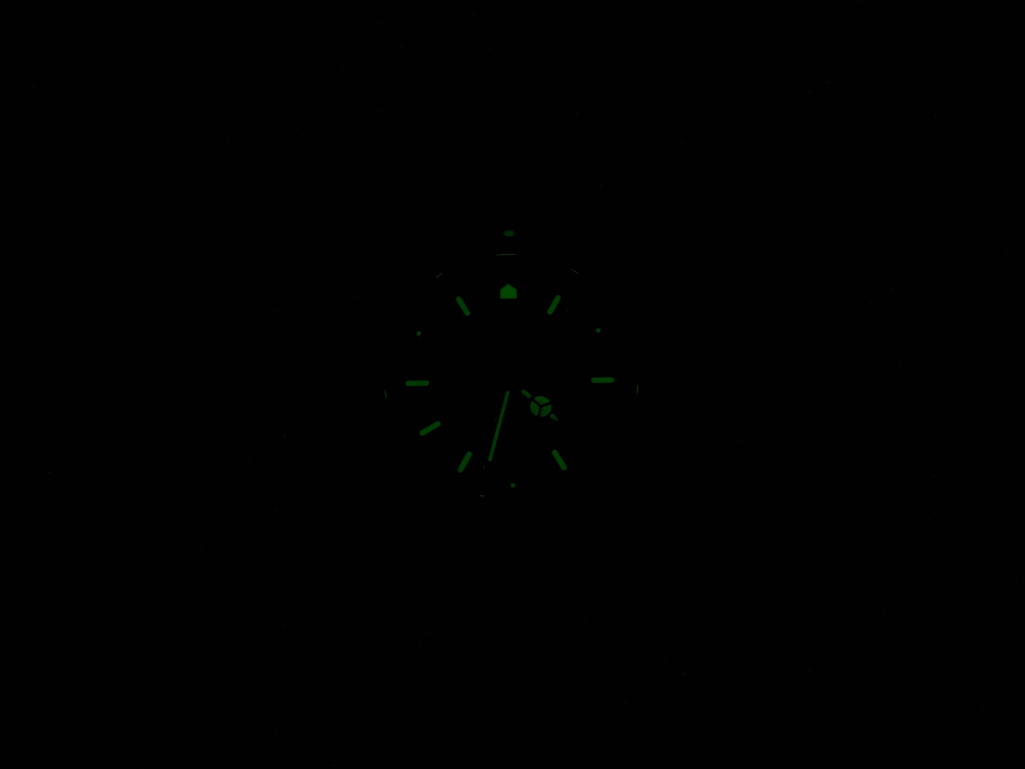 TAG Heuer 6000 Chronograph CH1111-0 night time luminosity