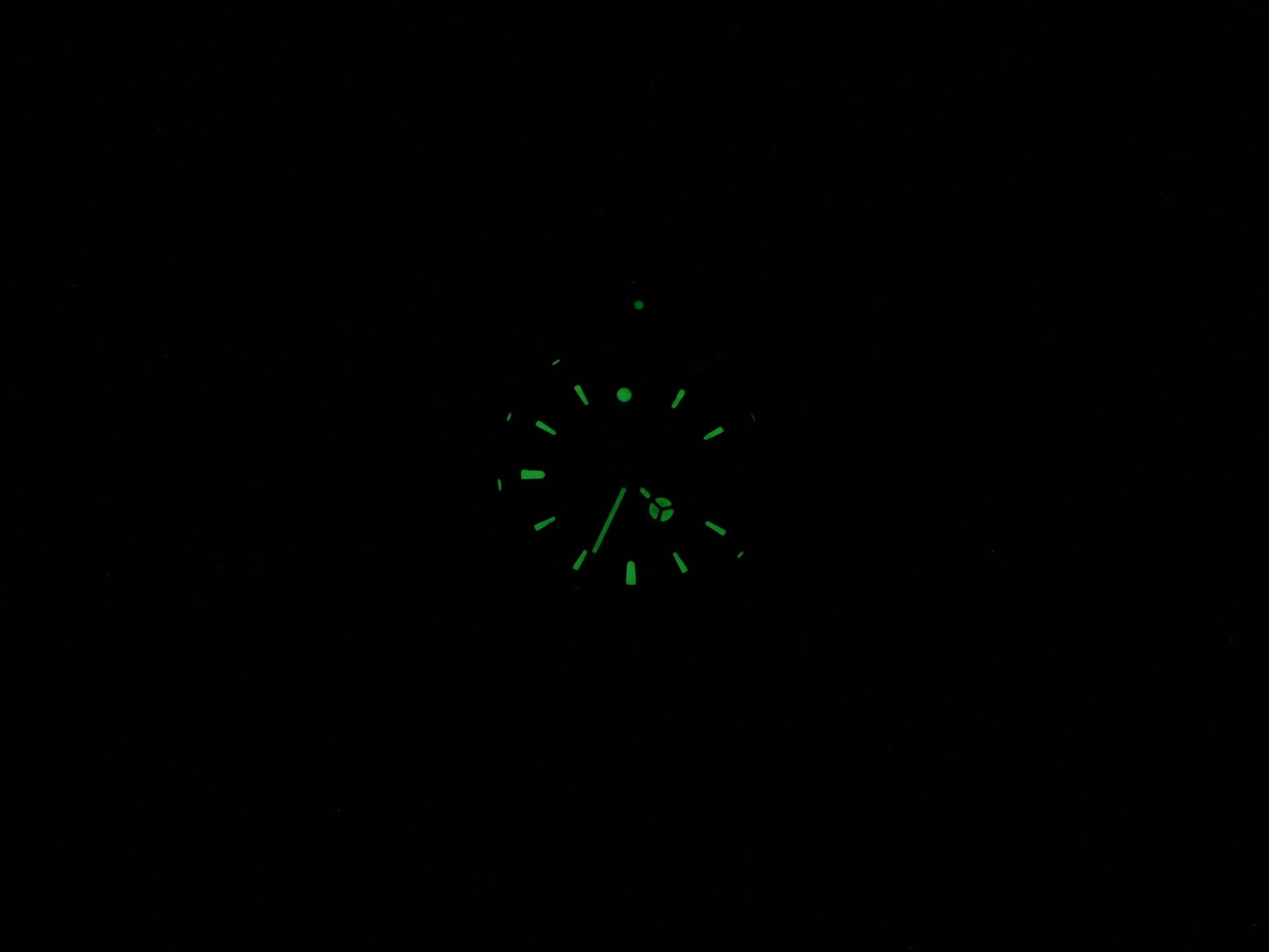 TAG Heuer 2000 WK1313-0 night time luminosity