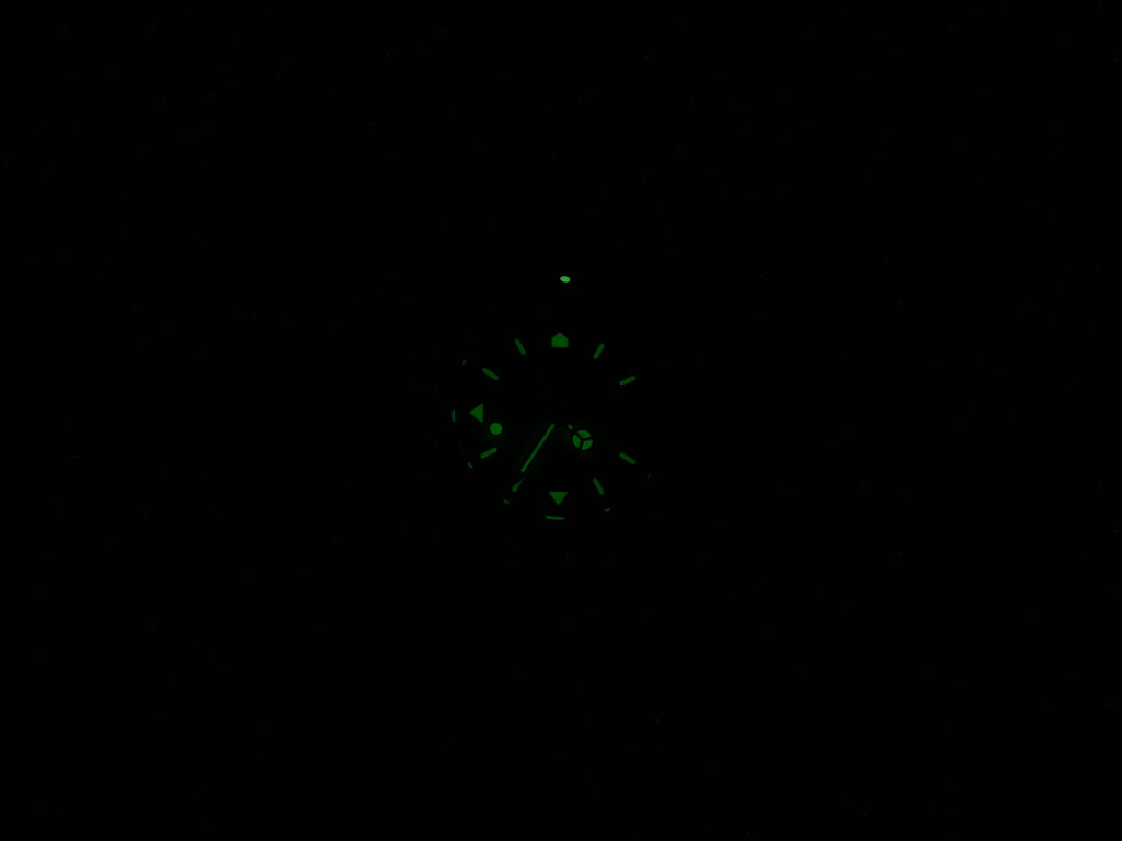 TAG Heuer 6000 Automatic WH2351-K1 night time luminosity