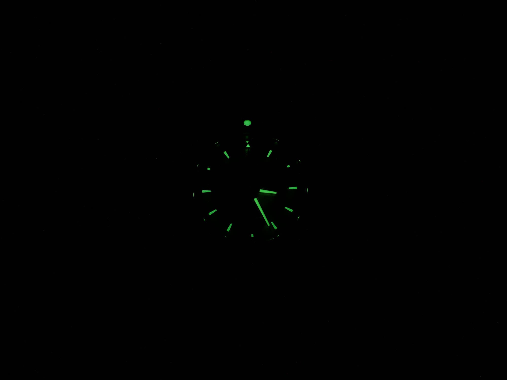 TAG Heuer Aquaracer CAF1111 night time luminosity