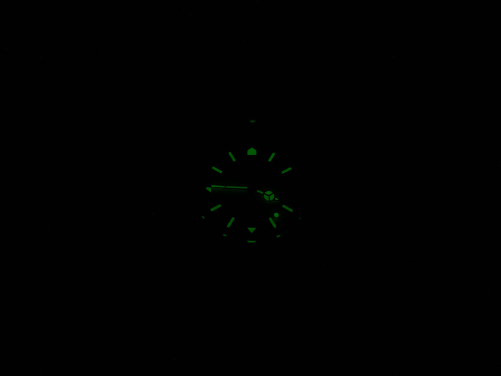 TAG Heuer 6000 WH1151-K1 night time luminosity
