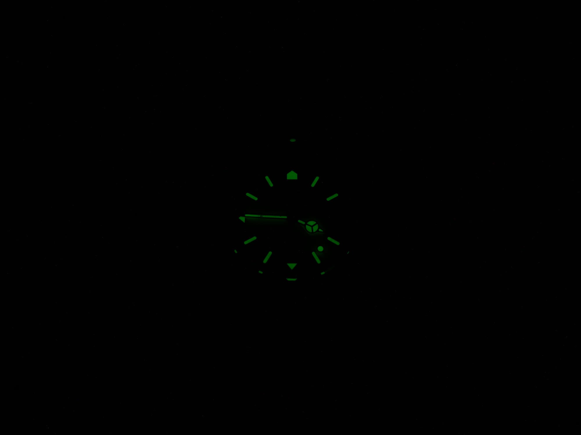TAG Heuer 6000 WH1151-K1 night time luminosity