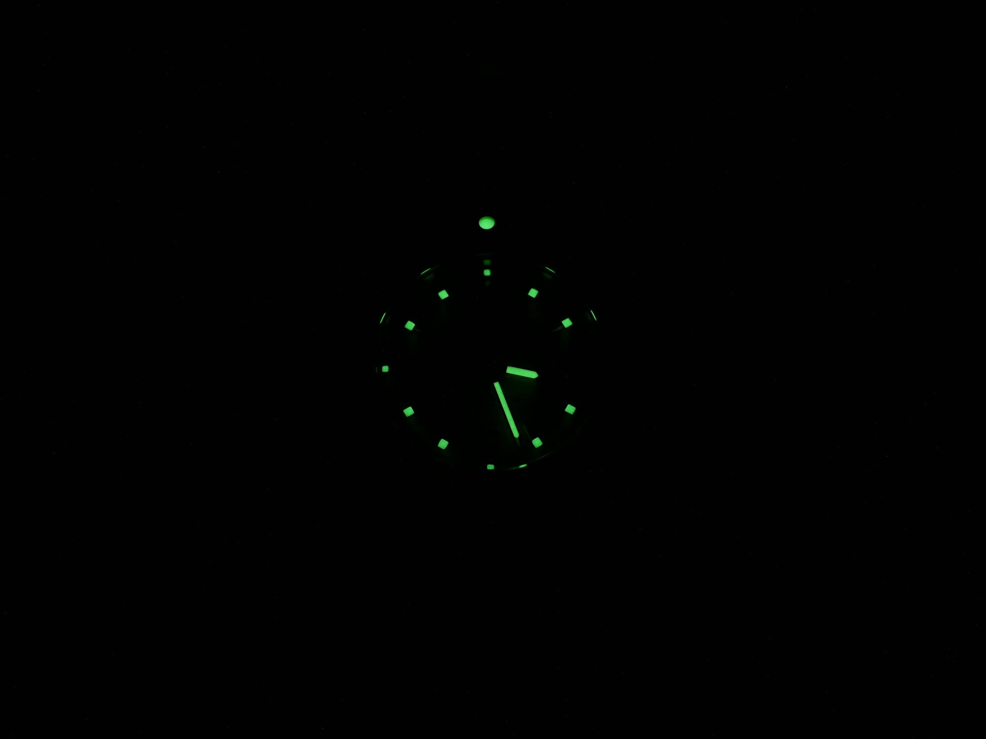 TAG Heuer 2000 Exclusive WN1153-0 night time luminosity