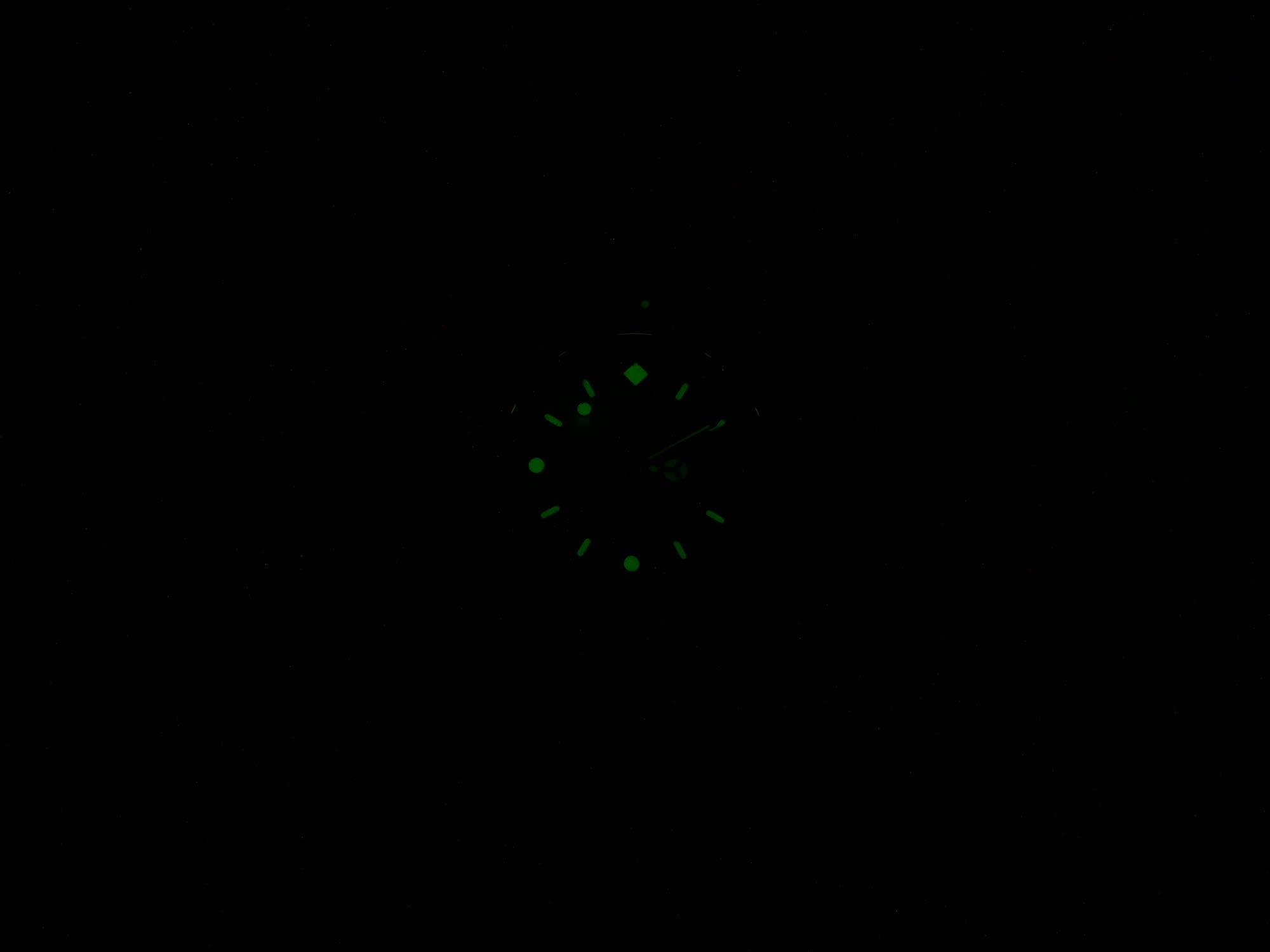 TAG Heuer 2000 WE1411-R night time luminosity