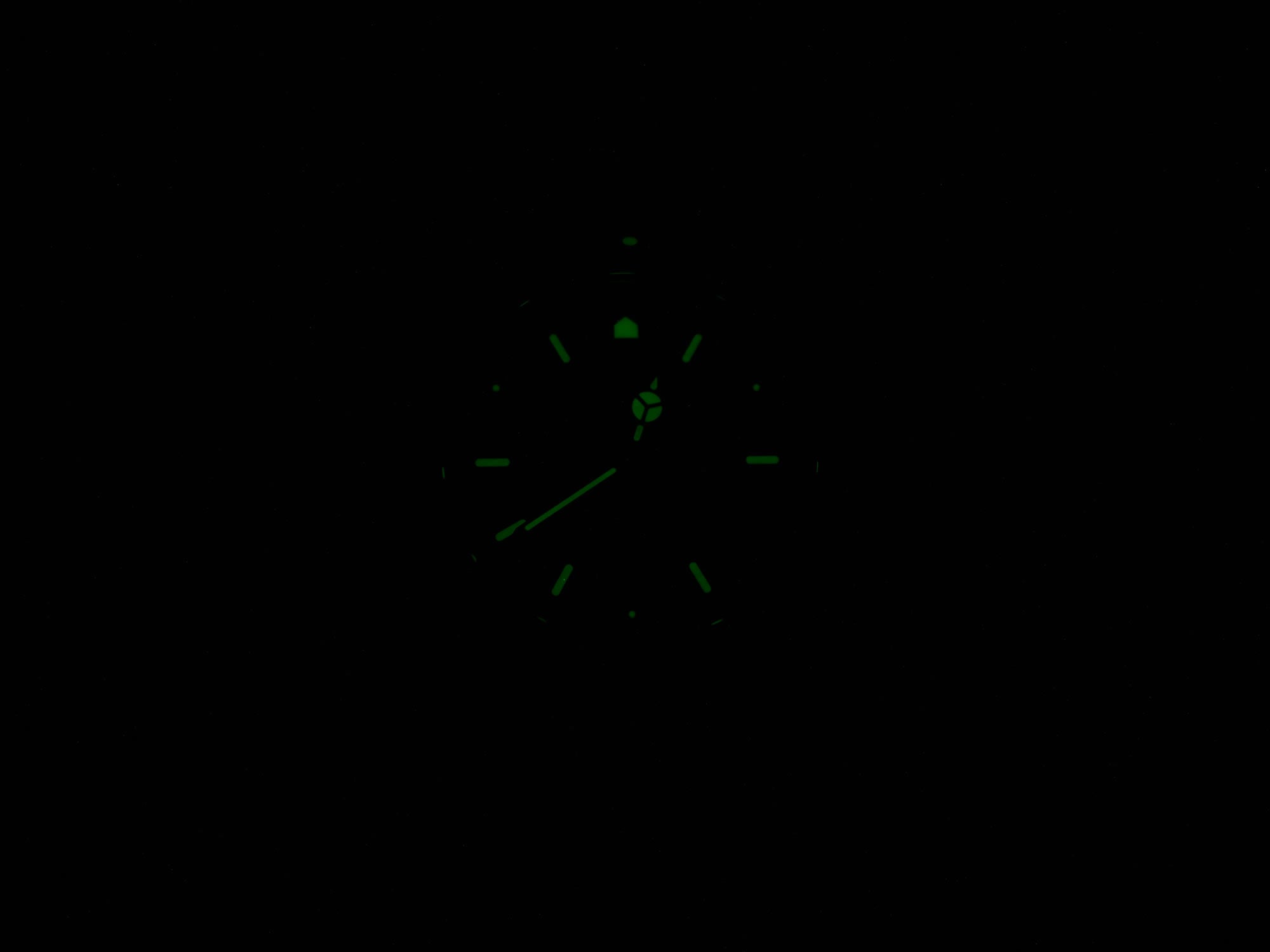 TAG Heuer 6000 Chronograph CH1151-0 night time luminosity