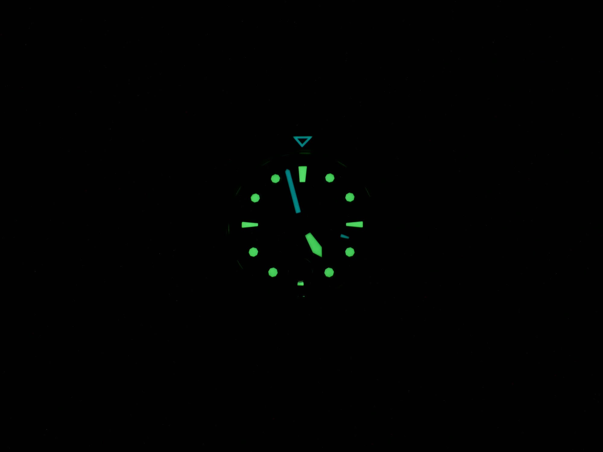 New TAG Heuer Aquaracer WBP201A night time luminosity