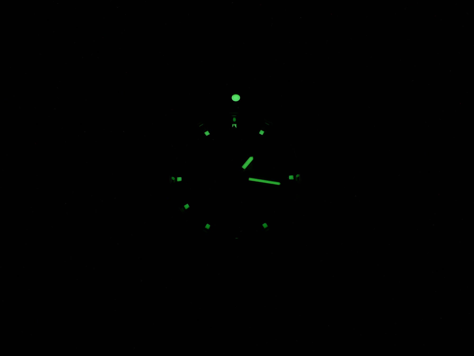 TAG Heuer 2000 Exclusive CN111F night time luminosity