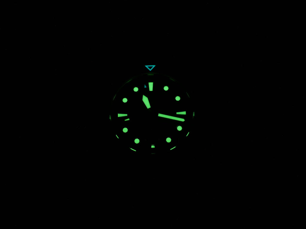 TAG Heuer Aquaracer GMT WBP2010 night time luminosity