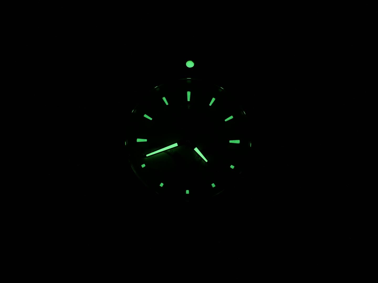 TAG Heuer Aquaracer Calibre S Silver CAF7011.BA0815 night time luminosity