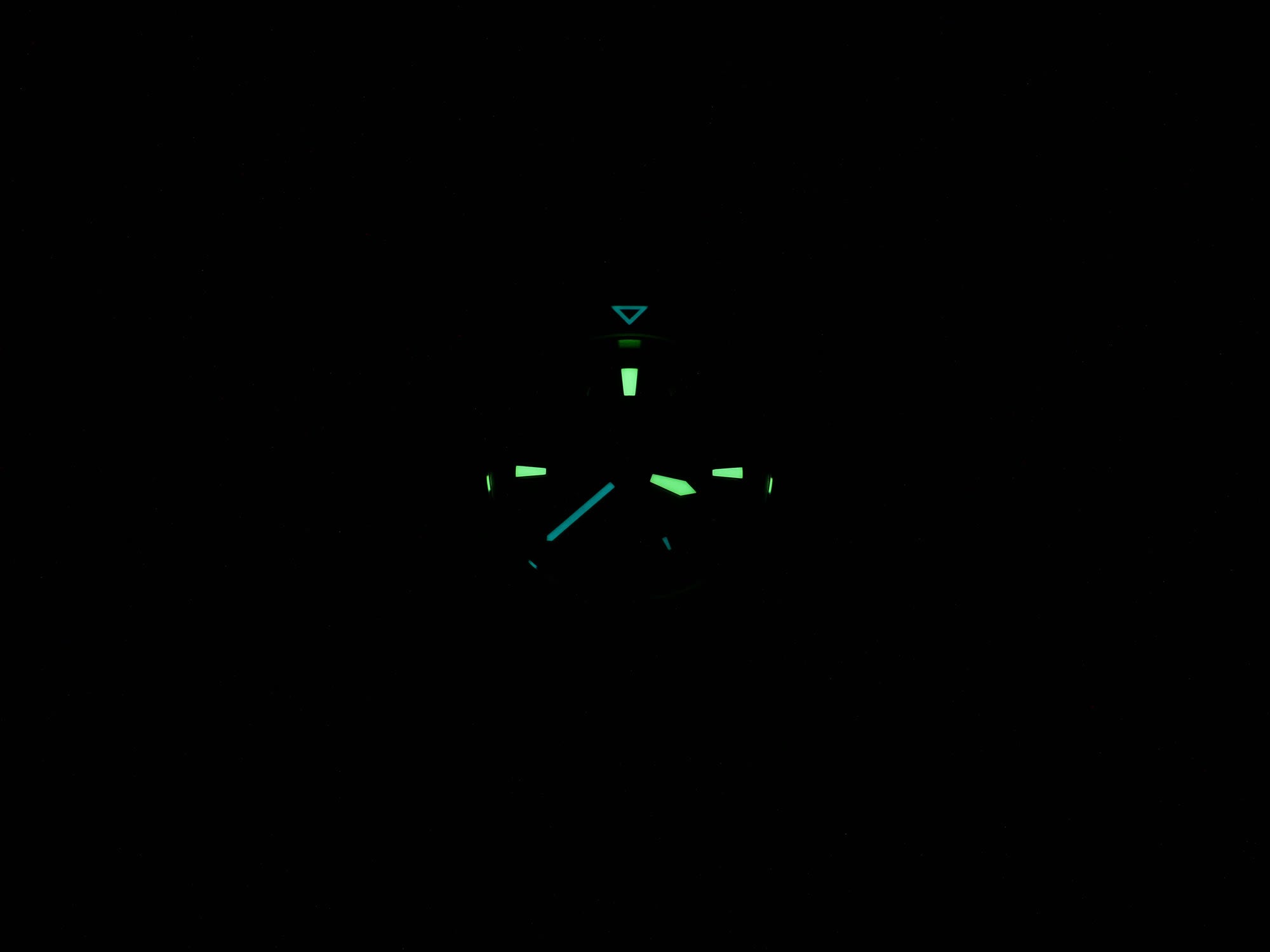 TAG Heuer Aquaracer WBP231B night time luminosity