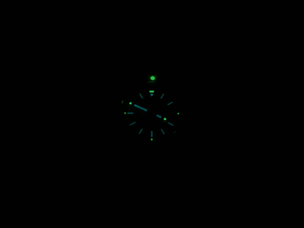 TAG Heuer Aquaracer WAY141B night time luminosity