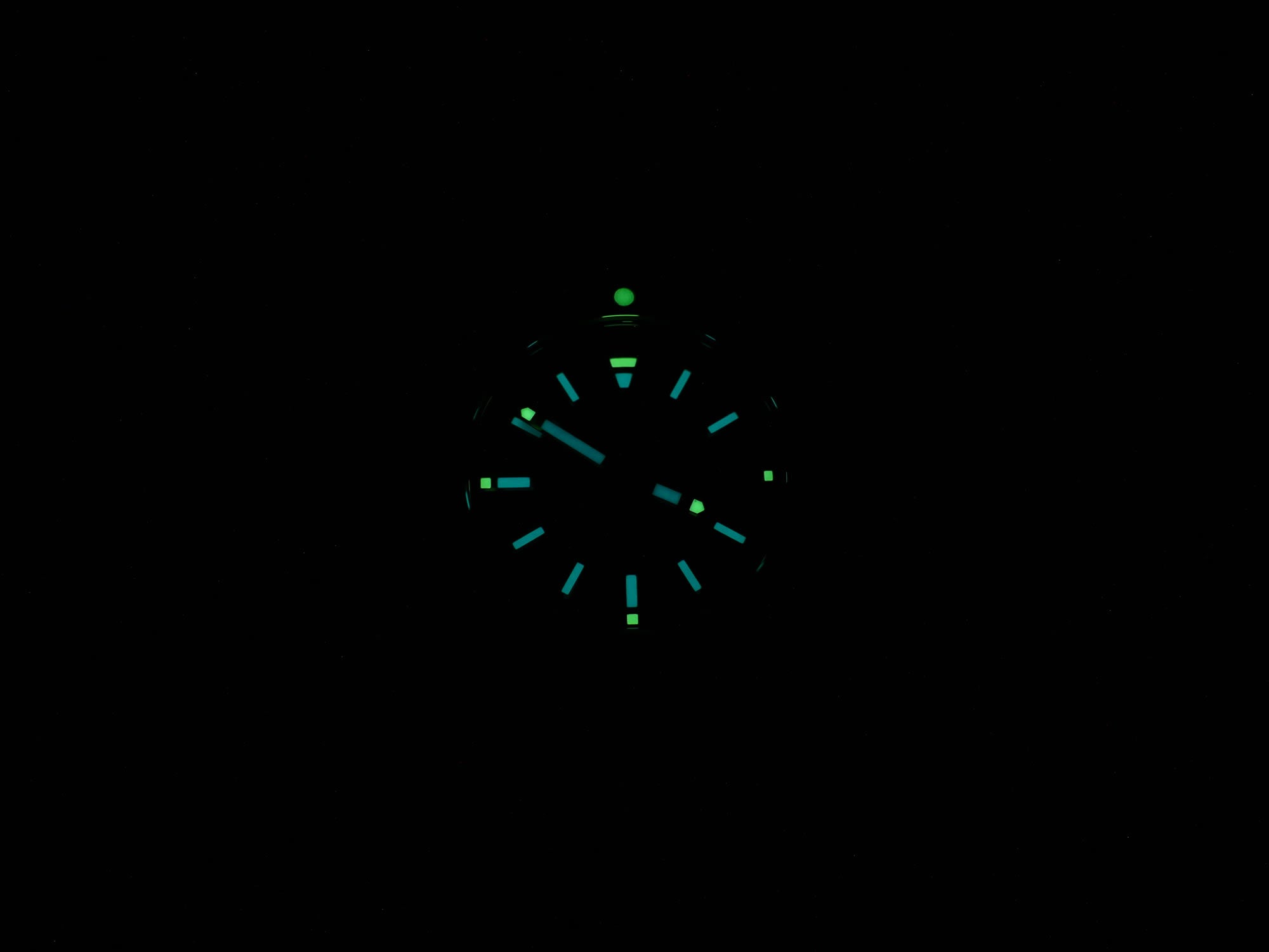 TAG Heuer Aquaracer WAY131S night time luminosity