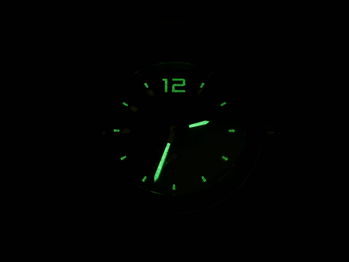 TAG Heuer Formula 1 Black Dial WAU1112.BA0858 night time luminosity