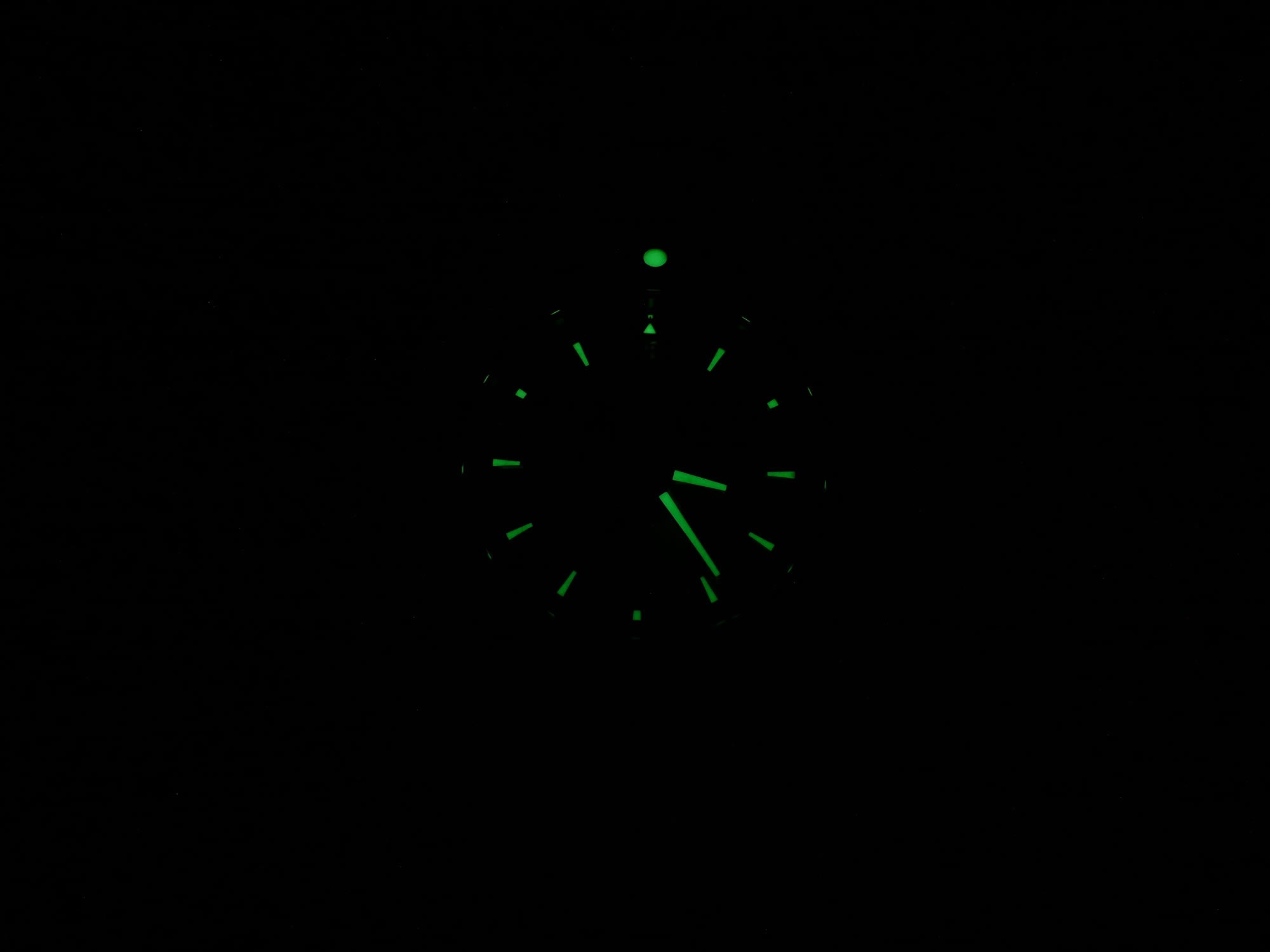 TAG Heuer Aquaracer CAF1112 night time luminosity