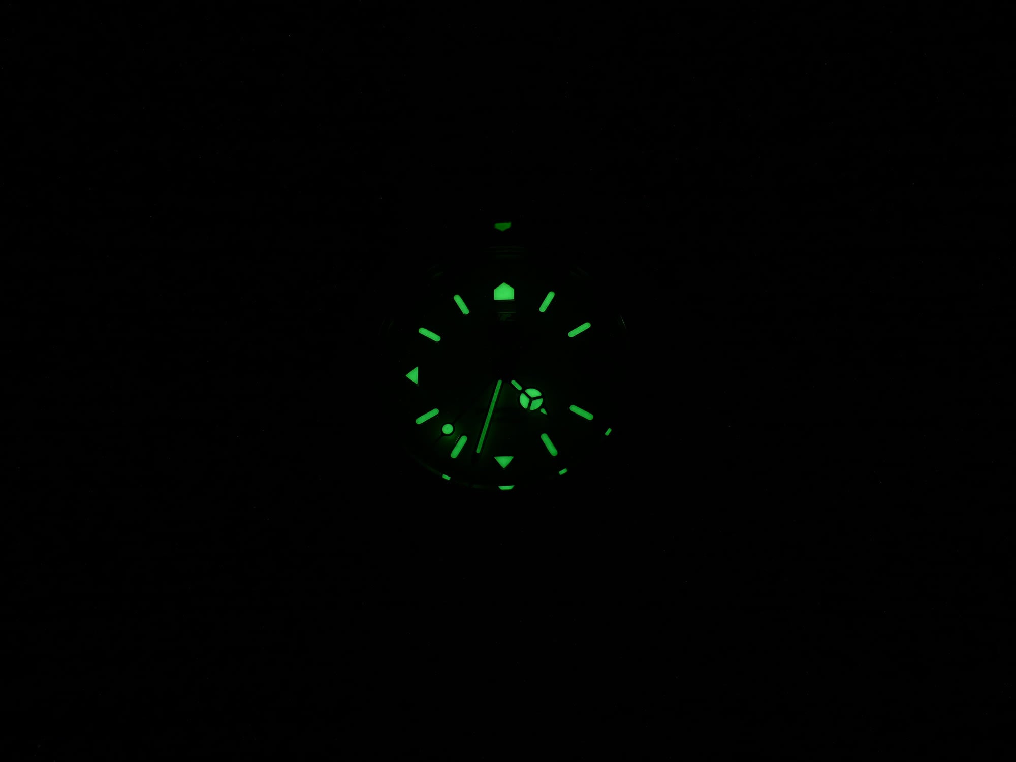 TAG Heuer 6000 WH1111 night time luminosity