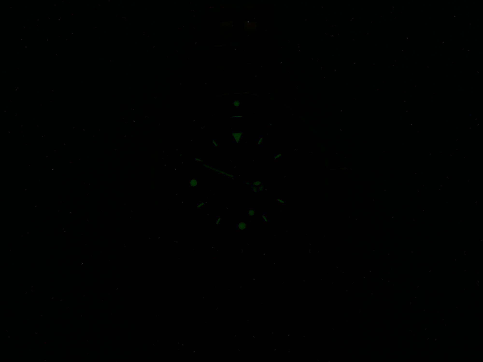 TAG Heuer 1500 WD1423-G-20 night time luminosity