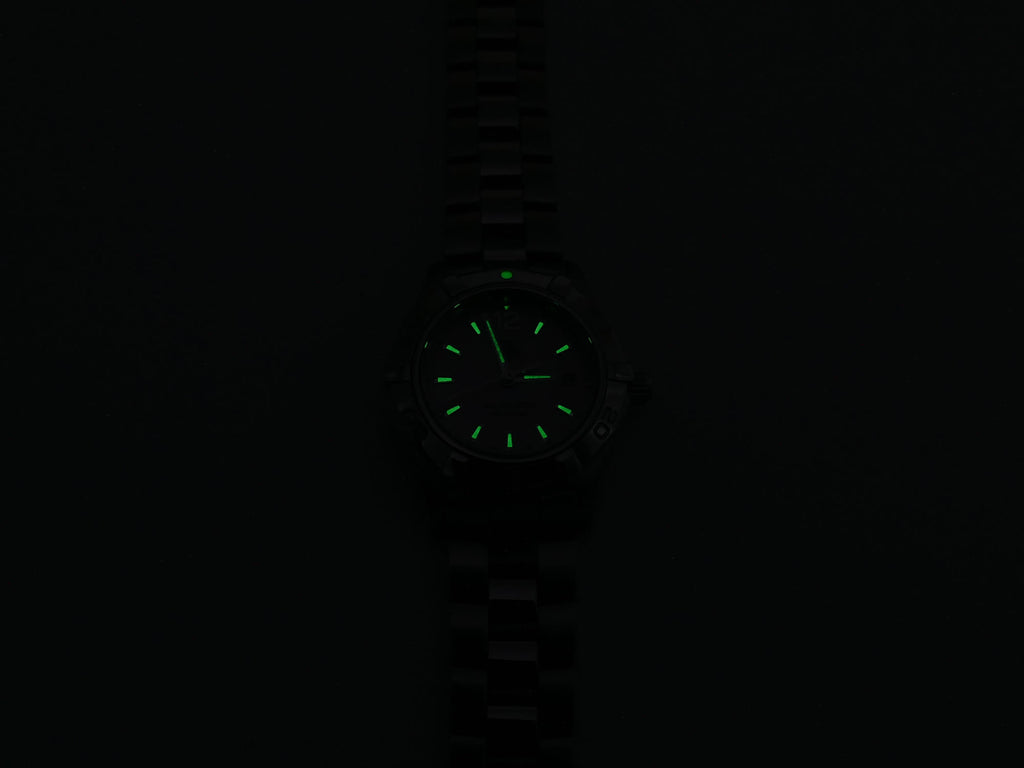 TAG Heuer Aquaracer WAF1418 night time luminosity