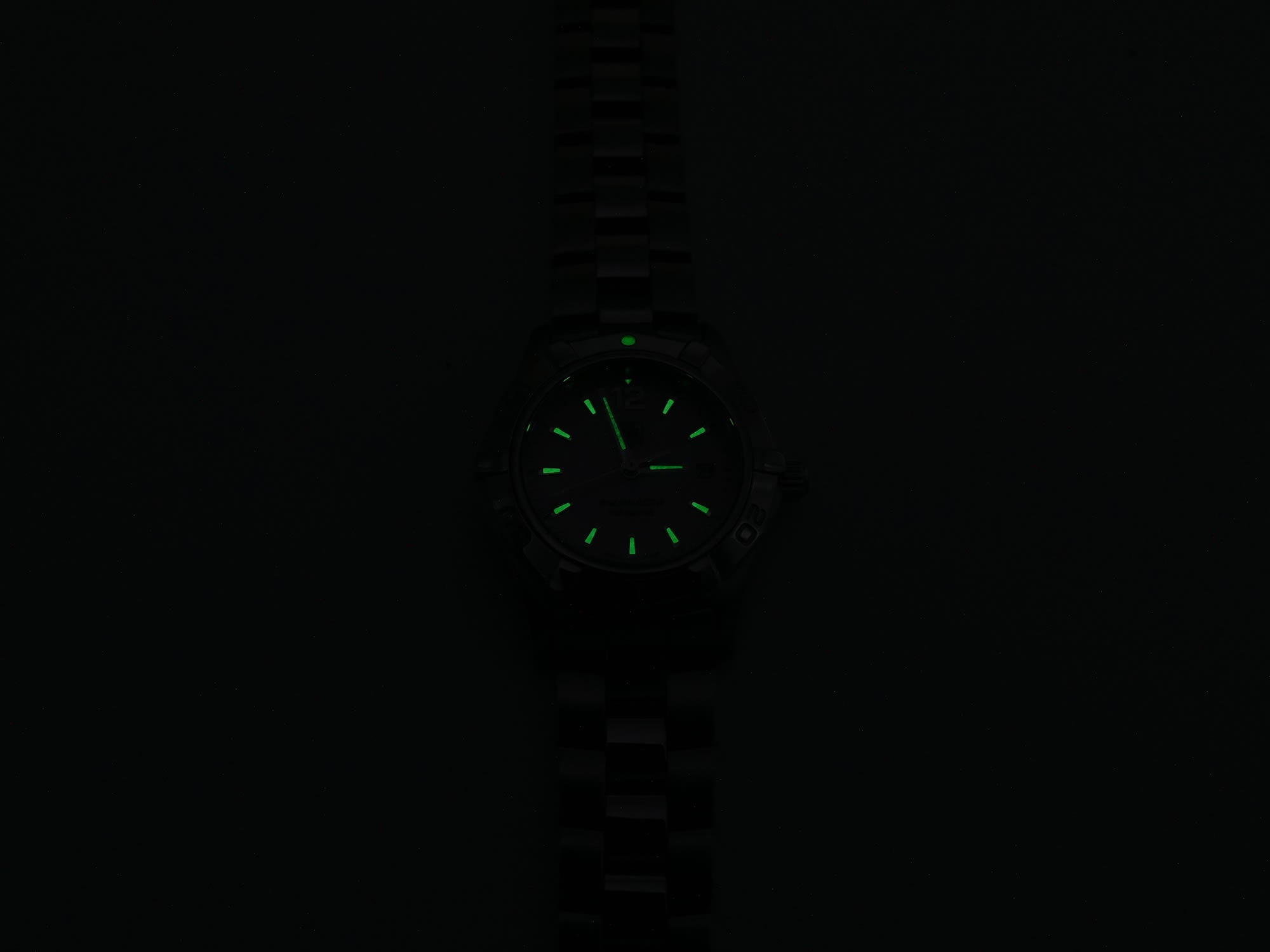 TAG Heuer Aquaracer WAF1418 night time luminosity