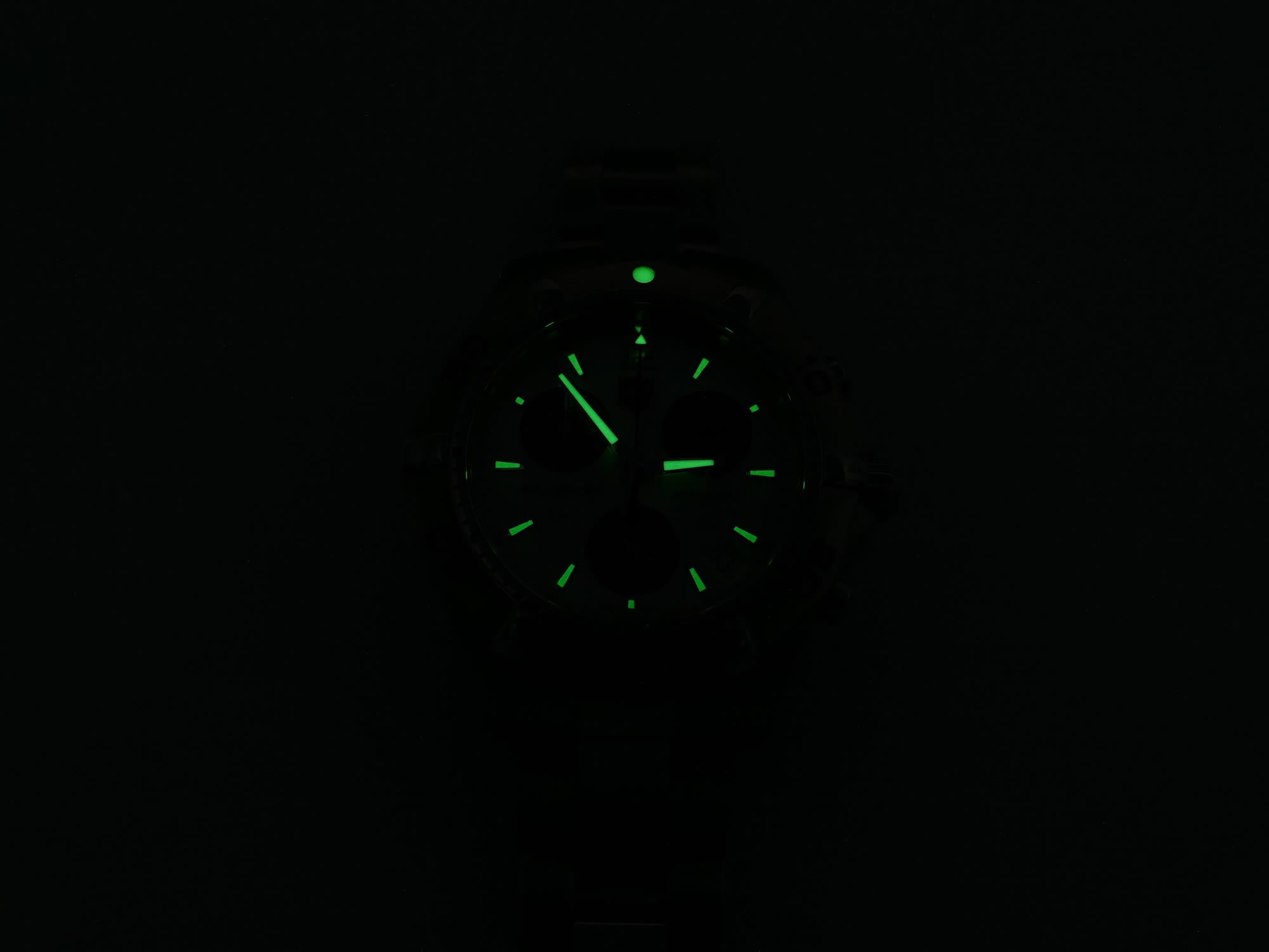 TAG Heuer Aquaracer CAF1111 night time luminosity