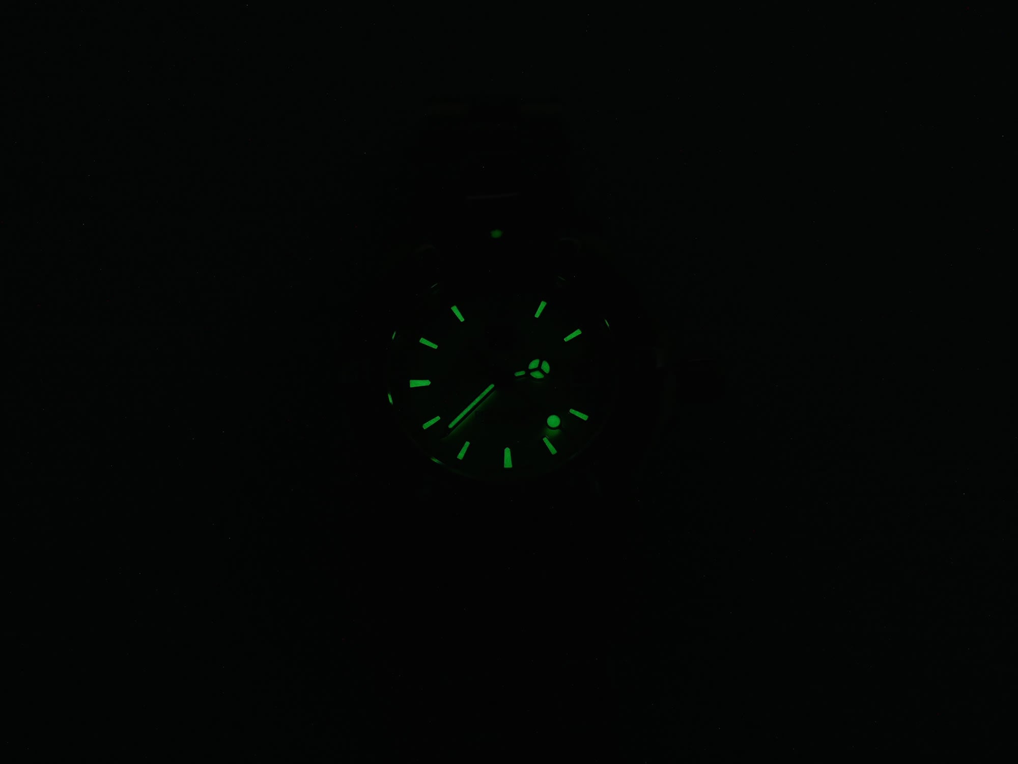 TAG Heuer 2000 Classic WK1312-0 night time luminosity
