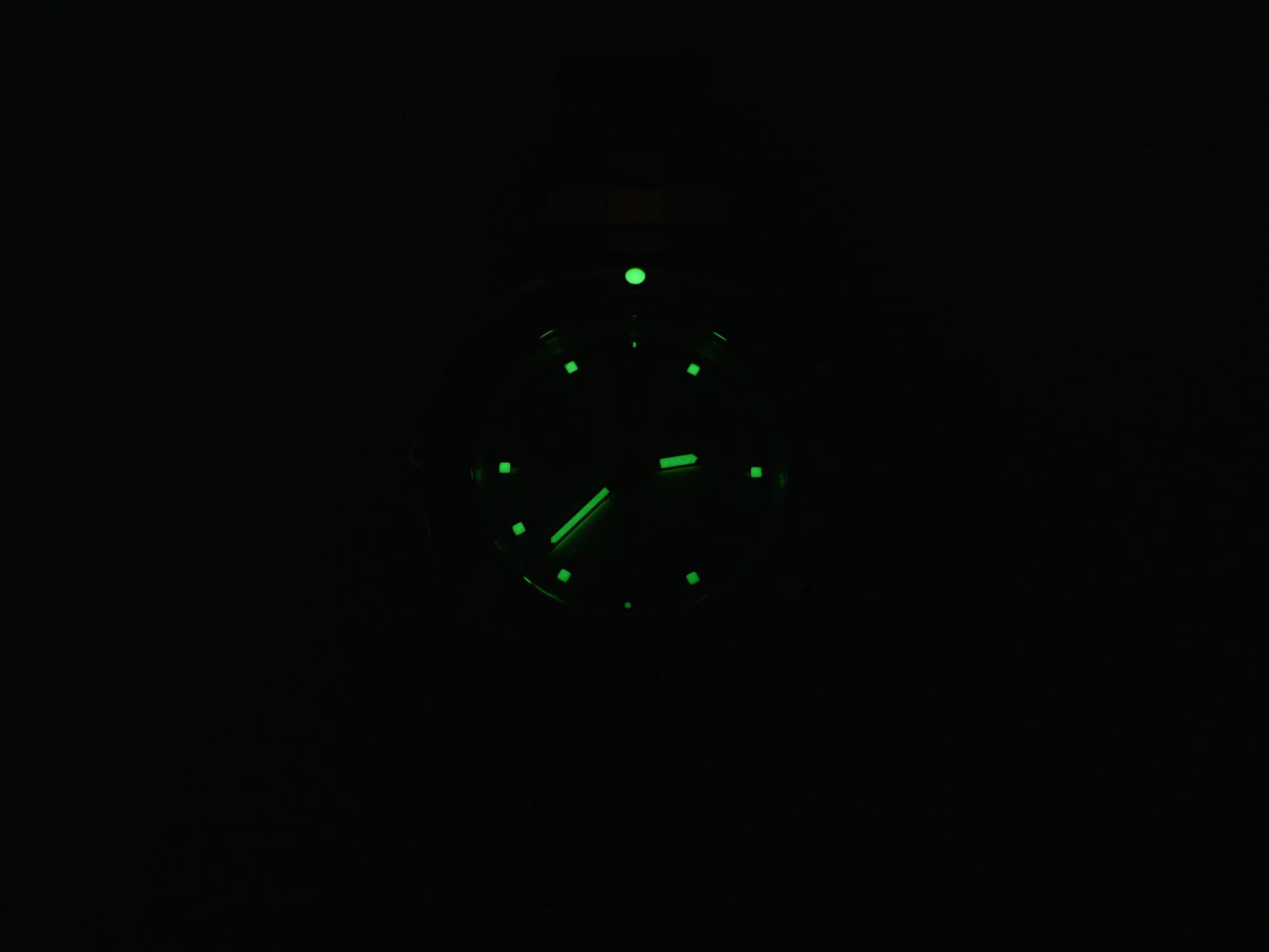 TAG Heuer 2000 Exclusive CN1151 night time luminosity
