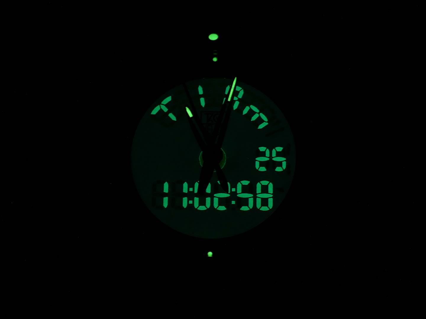 TAG Heuer Kirium F1 Black Dial CL111A.FT6000 night time luminosity and back light