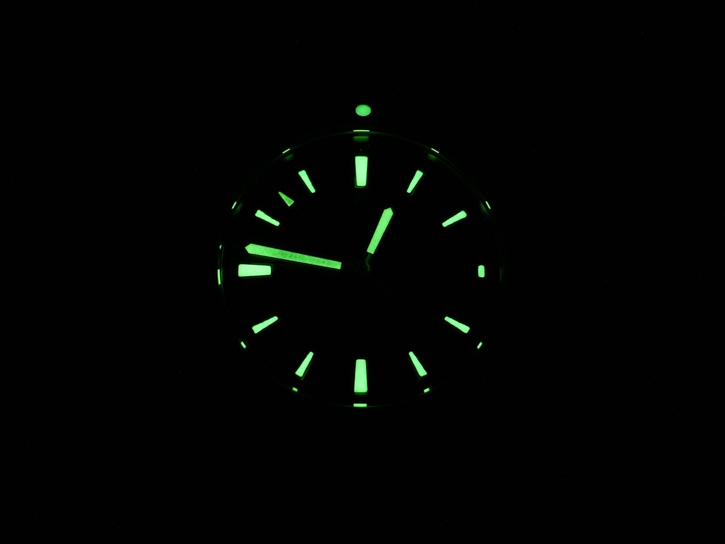 TAG Heuer Aquaracer Calibre 5 WAK2120.BB0835 night time luminosity