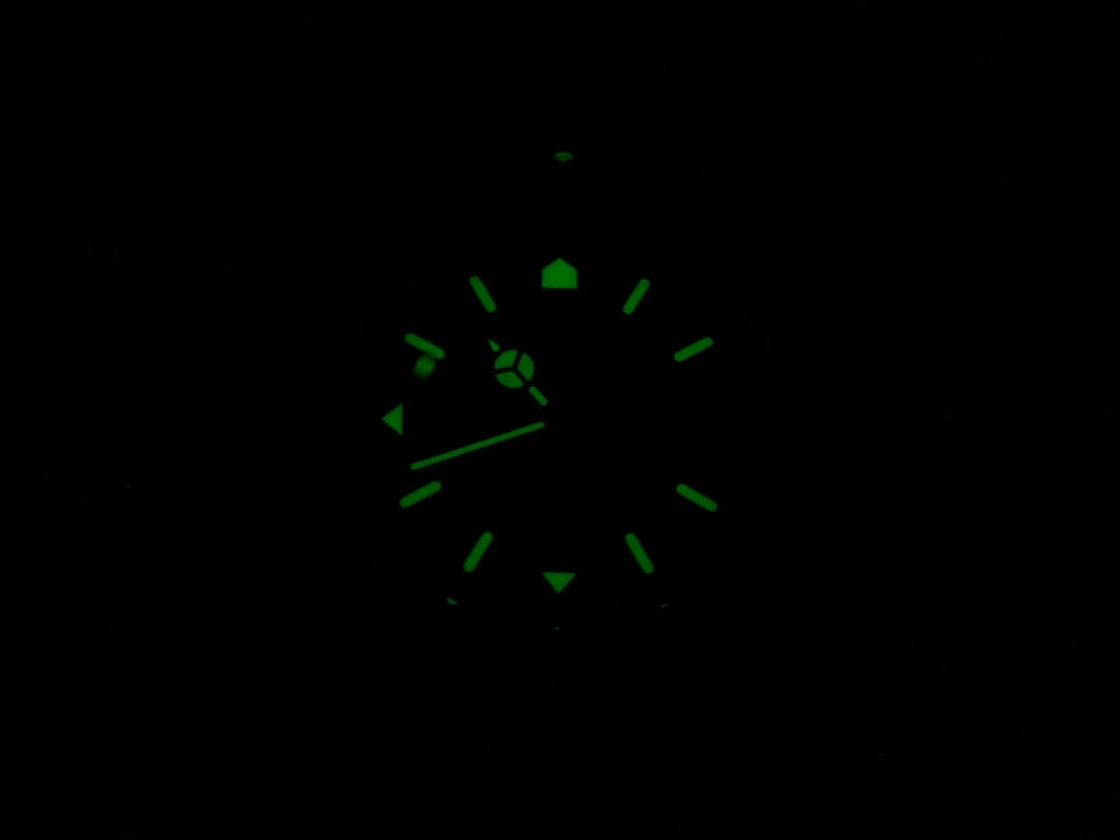 TAG Heuer 6000 Chronometer WH5151-K1 Racing Green night time luminosity