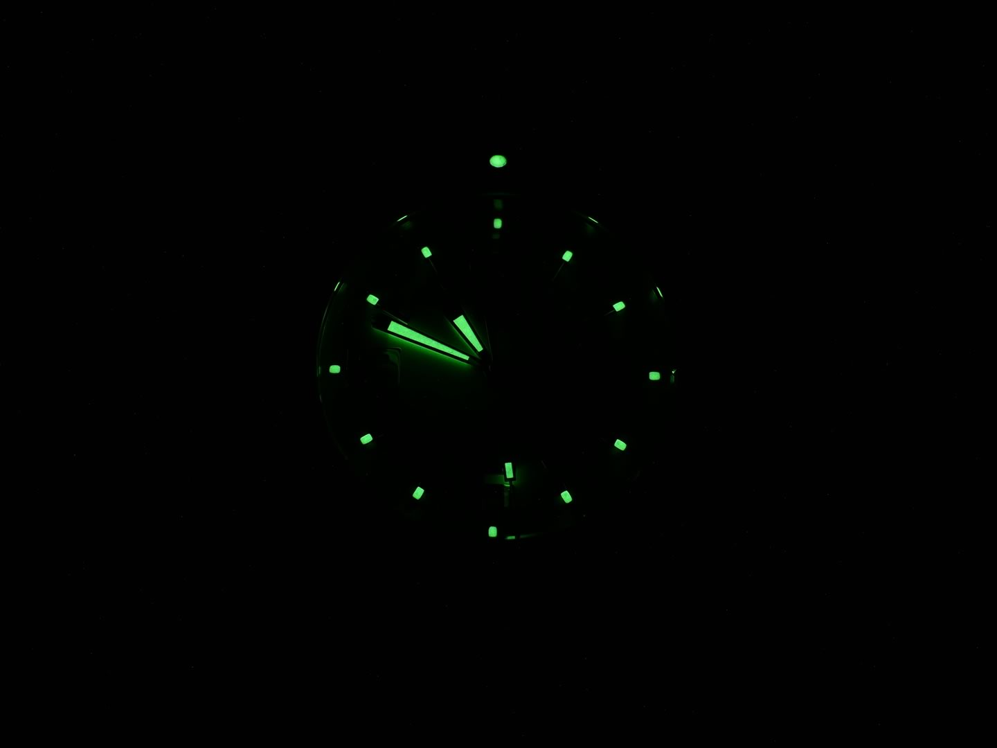 TAG Heuer Link Silver WT1112.BA0550 night time luminosity
