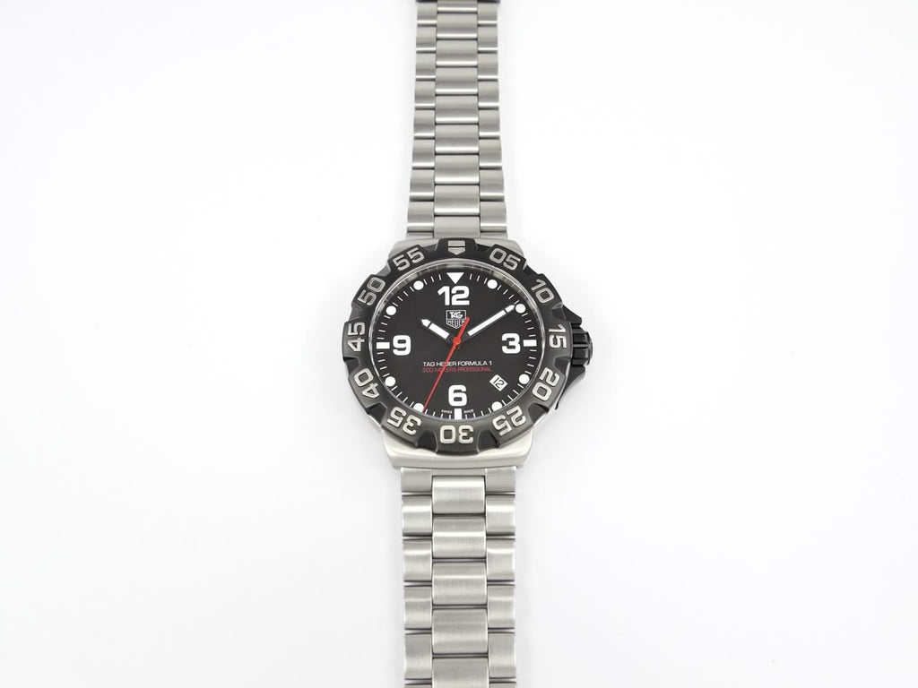 TAG Heuer Formula 1 Black WAH1110.BA0858 rotating bezel and date display