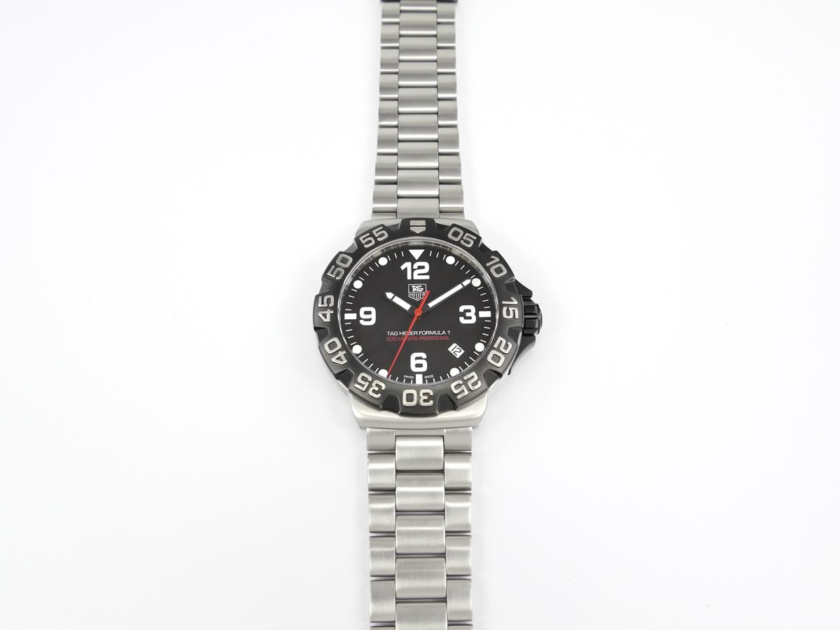 TAG Heuer Formula 1 Black WAH1110.BA0858 rotating bezel and date display