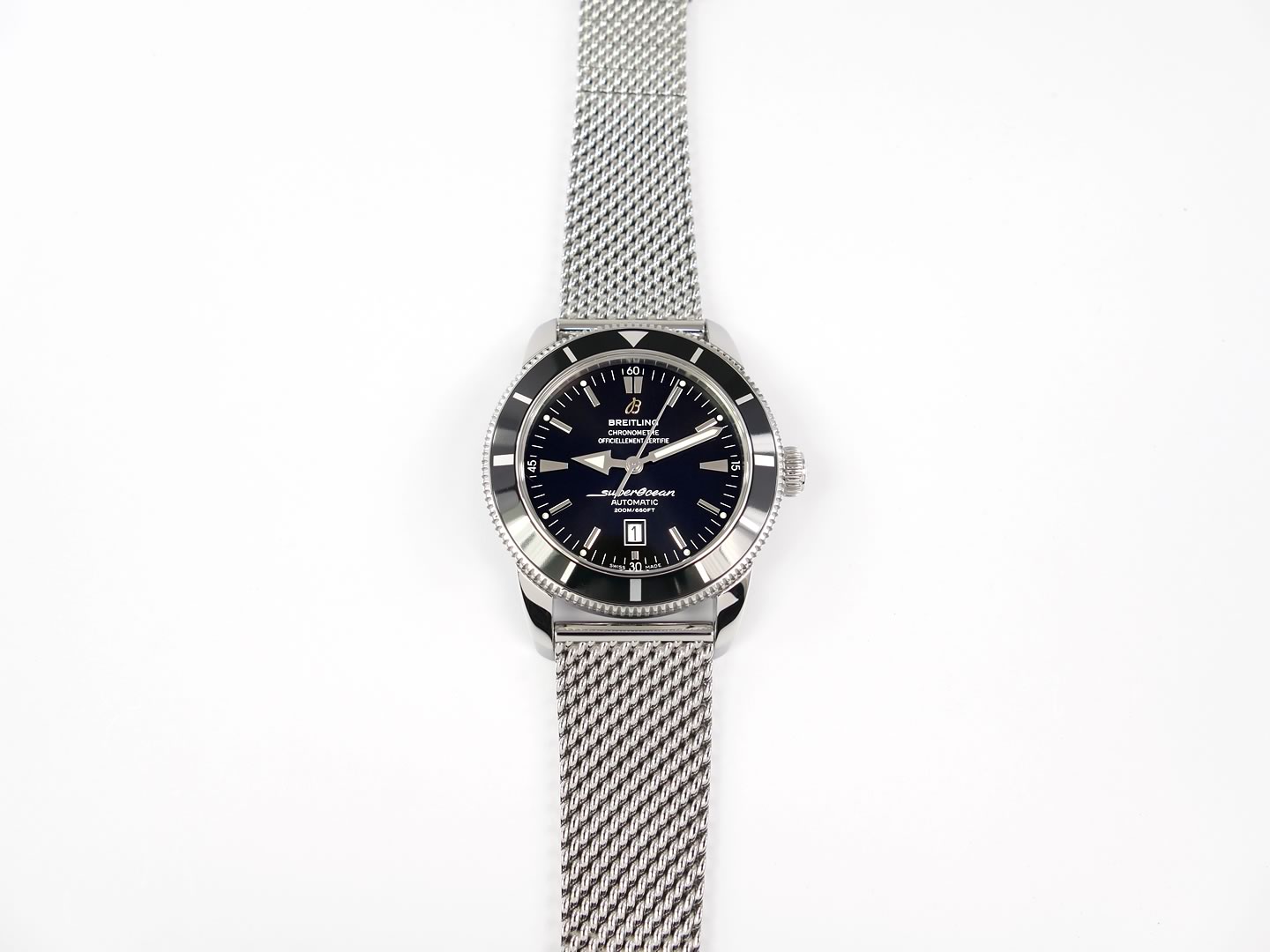 Breitling Superocean Héritage 46 Black rotating bezel and date display