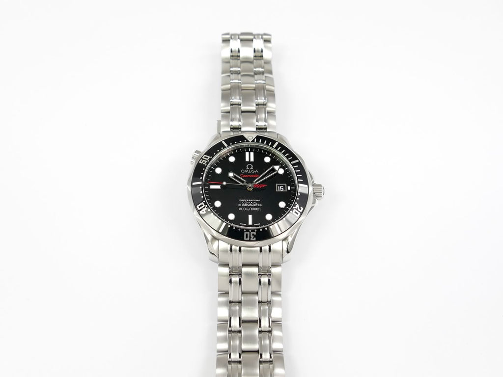 Omega Seamaster James Bond Collector's Piece 212.30.41.20.01.001 rotating bezel and date