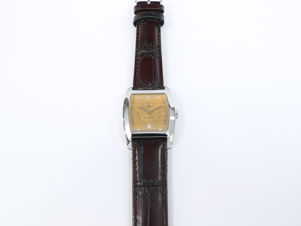 Baume & Mercier Hampton MV045159 tonneau case with date